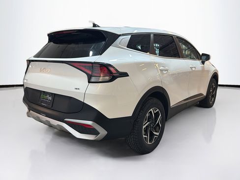 Used 2024 Kia Sportage LX image 9