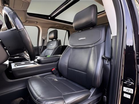 Used 2025 Ford Expedition Max Platinum AWD/4WD image 6