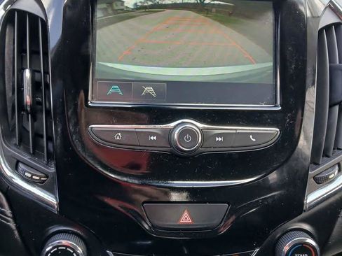 Used 2017 Chevrolet Cruze Premier image 11