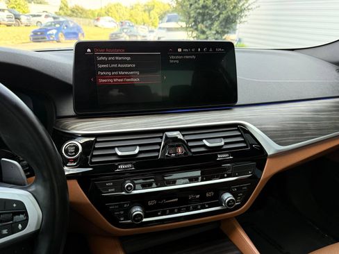 Used 2022 BMW 530i w/ M Sport Package RWD image 51