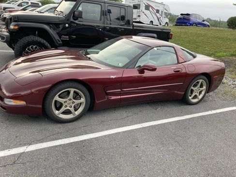 Used 2003 Chevrolet Corvette Coupe w/ Preferred Equipment Group RWD image 4