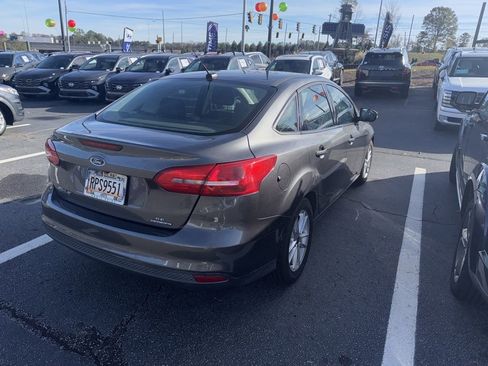 Used 2016 Ford Focus SE image 4