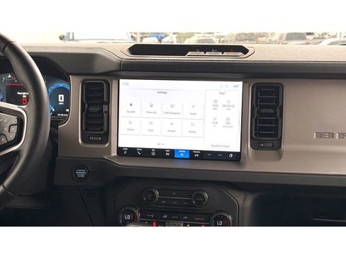 Used 2025 Ford Bronco Outer Banks image 14