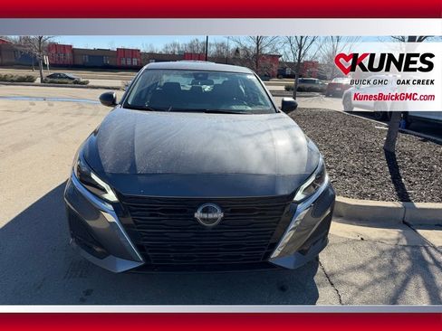 Used 2025 Nissan Altima 2.5 SV FWD image 3