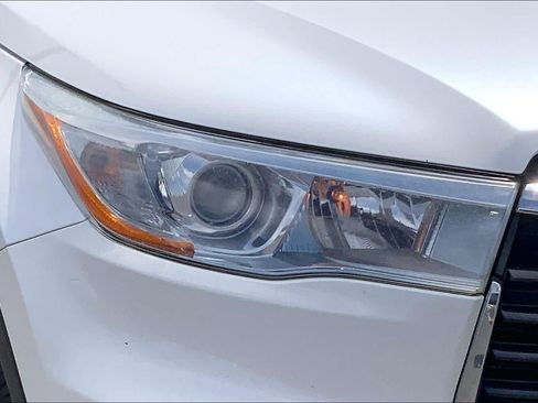 Used 2016 Toyota Highlander XLE FWD image 28