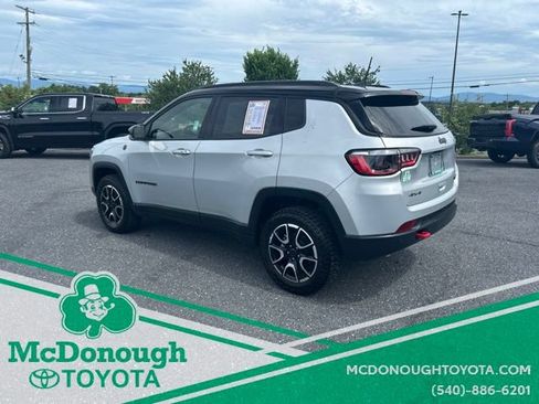 Used 2025 Jeep Compass Trailhawk AWD/4WD image 2