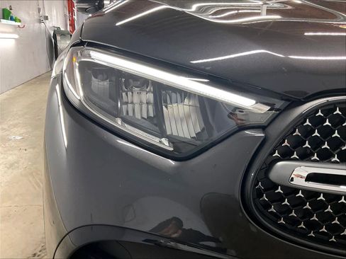 Used 2025 Mercedes-Benz GLC 350e 4MATIC image 28