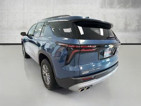 Used 2025 Chevrolet Traverse LT image 7