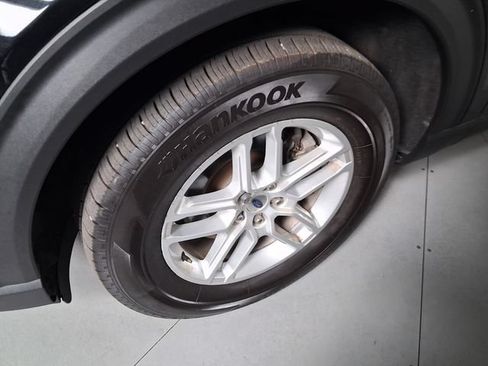 Used 2025 Ford Explorer Active AWD/4WD image 9