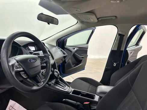 Used 2018 Ford Focus SE w/ SE Appearance Package FWD image 33