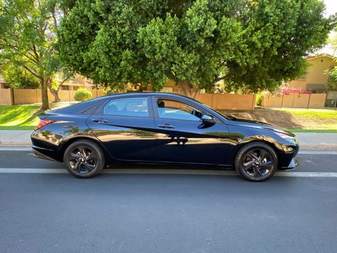 Used 2023 Hyundai Elantra SEL w/ Cargo Package FWD image 6