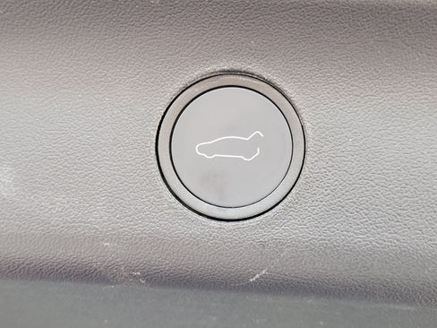 Used 2022 Tesla Model Y Performance image 28