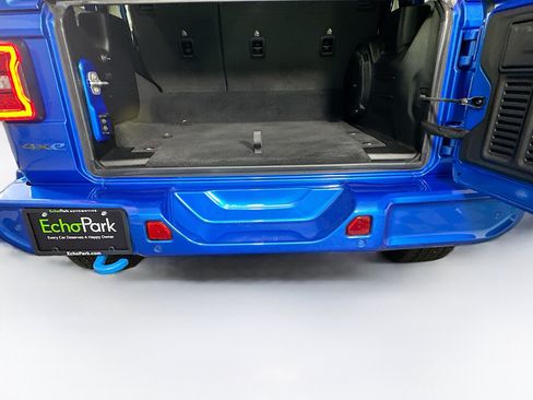 Used 2023 Jeep Wrangler Unlimited Sahara AWD/4WD image 28