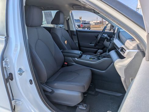 Certified 2023 Toyota Highlander LE image 23
