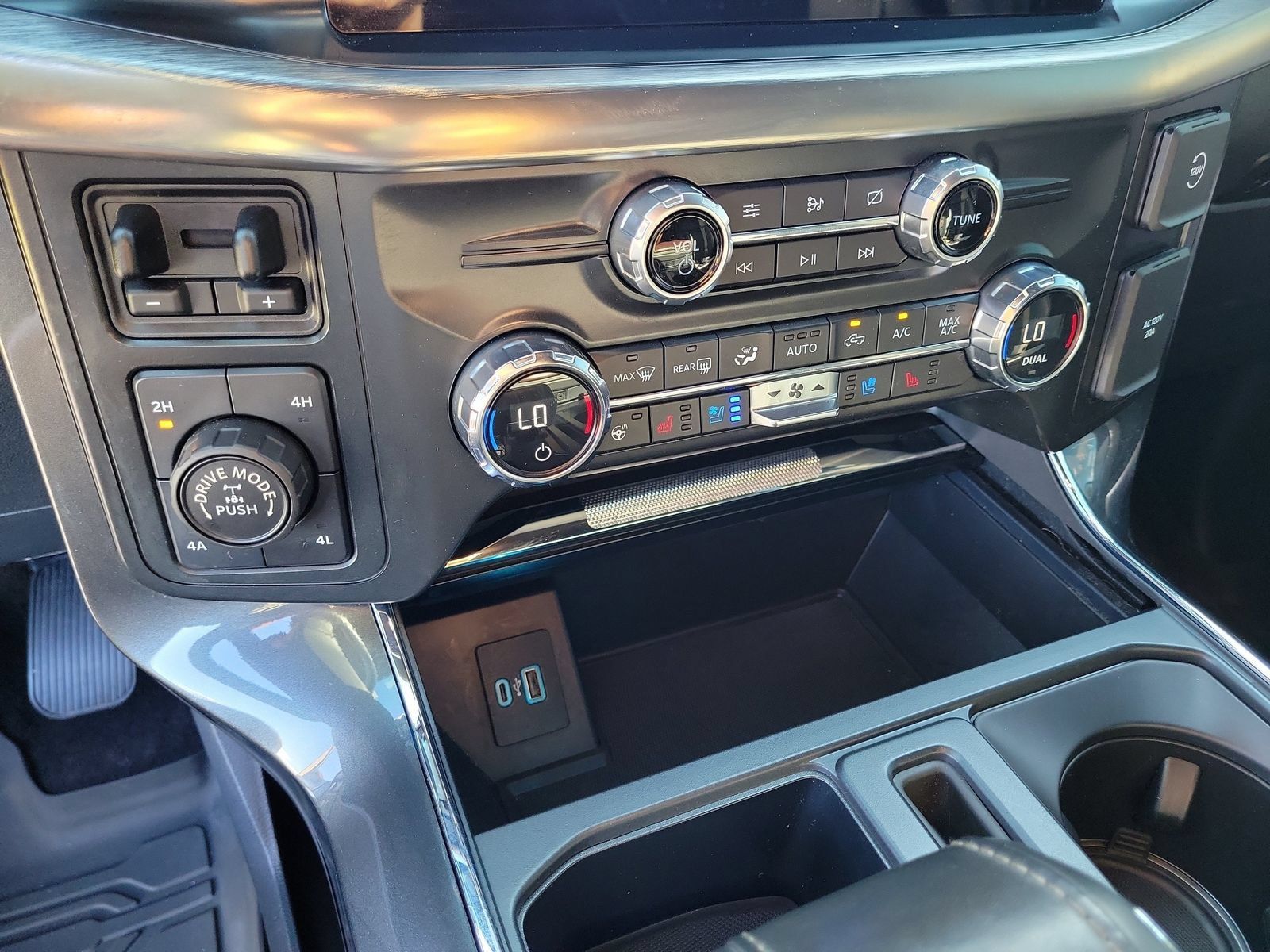 Used 2021 Ford F150 Lariat w/ Equipment Group 502A High AWD/4WD image 26