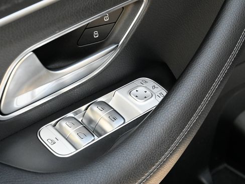 Used 2021 Mercedes-Benz GLS 580 4MATIC image 21