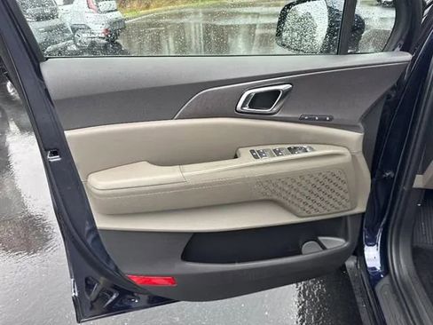 New 2026 Kia Carnival EX FWD image 7