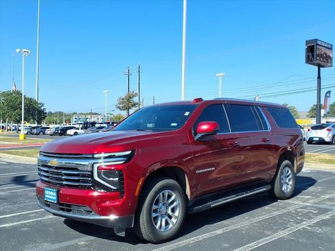 Used 2025 Chevrolet Suburban LT w/ Comfort Package RWD image 12