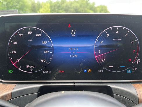 Used 2025 Mercedes-Benz C 300 4MATIC Sedan image 3