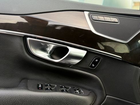 Used 2018 Volvo XC90 T5 Momentum w/ Convenience Package FWD image 28