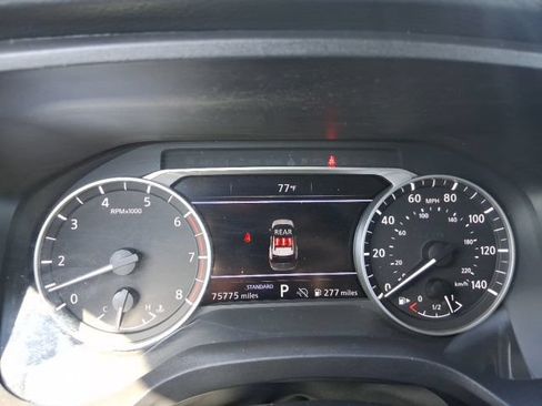 Used 2024 Nissan Rogue SV FWD image 22