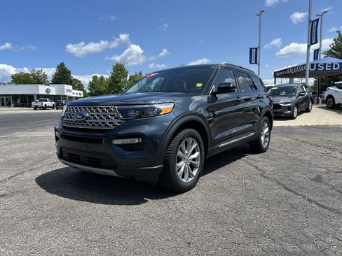 Used 2024 Ford Explorer Limited w/ Equipment Group 301A AWD/4WD image 7