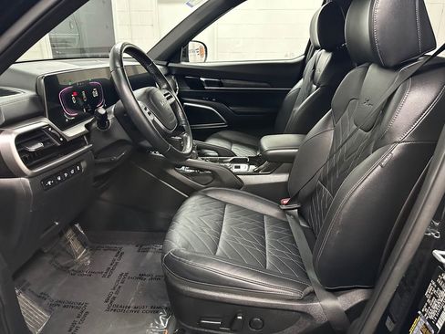 Used 2025 Kia Telluride AWD image 19