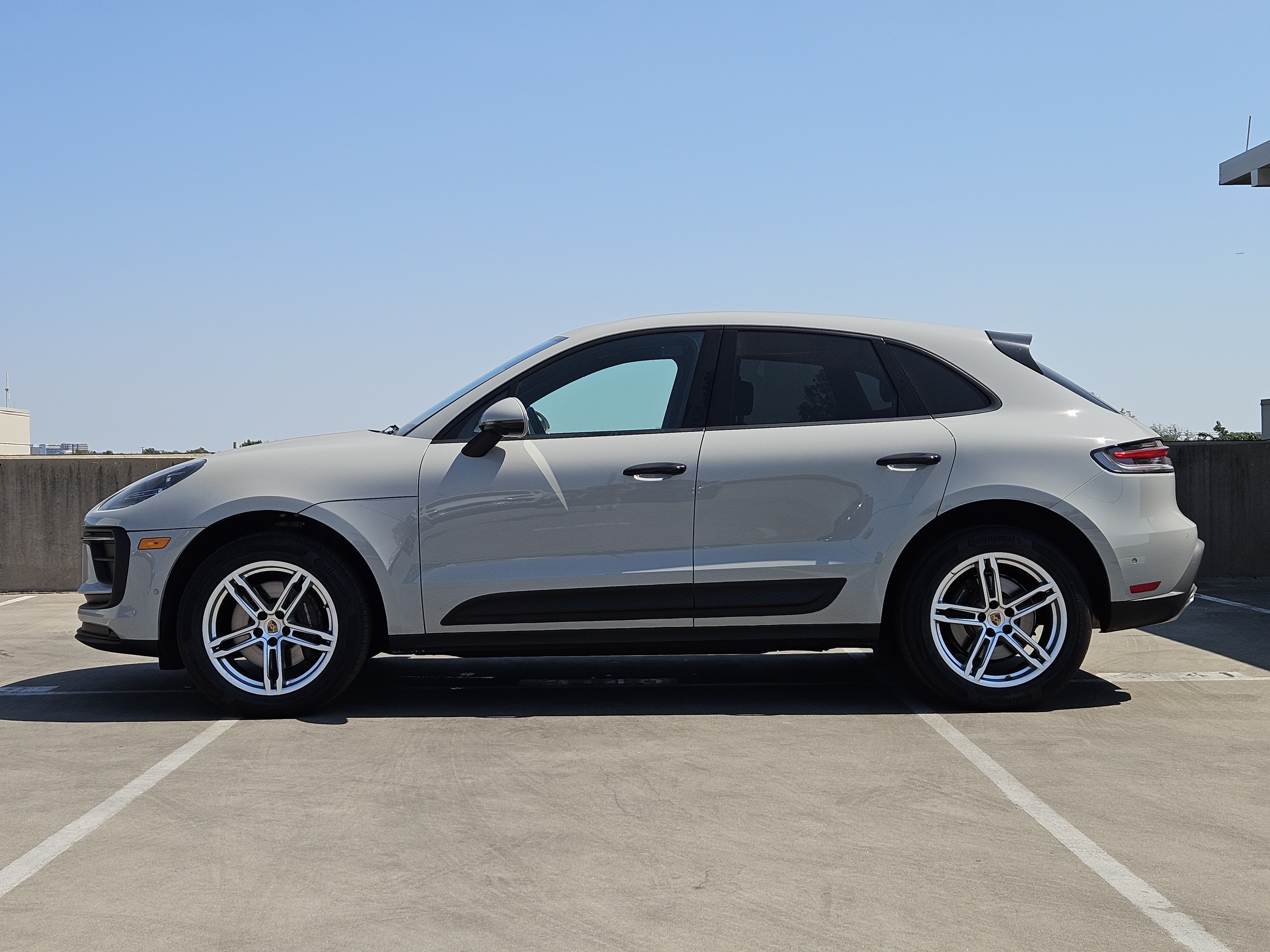Certified 2023 Porsche Macan AWD/4WD image 2