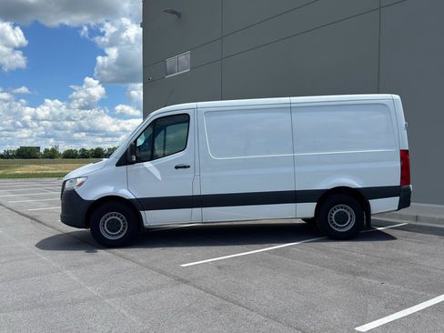 Used 2022 Mercedes-Benz Sprinter 1500 image 2