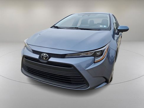 Used 2025 Toyota Corolla LE image 4