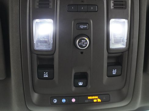 Used 2021 Chevrolet Tahoe Z71 AWD/4WD image 17