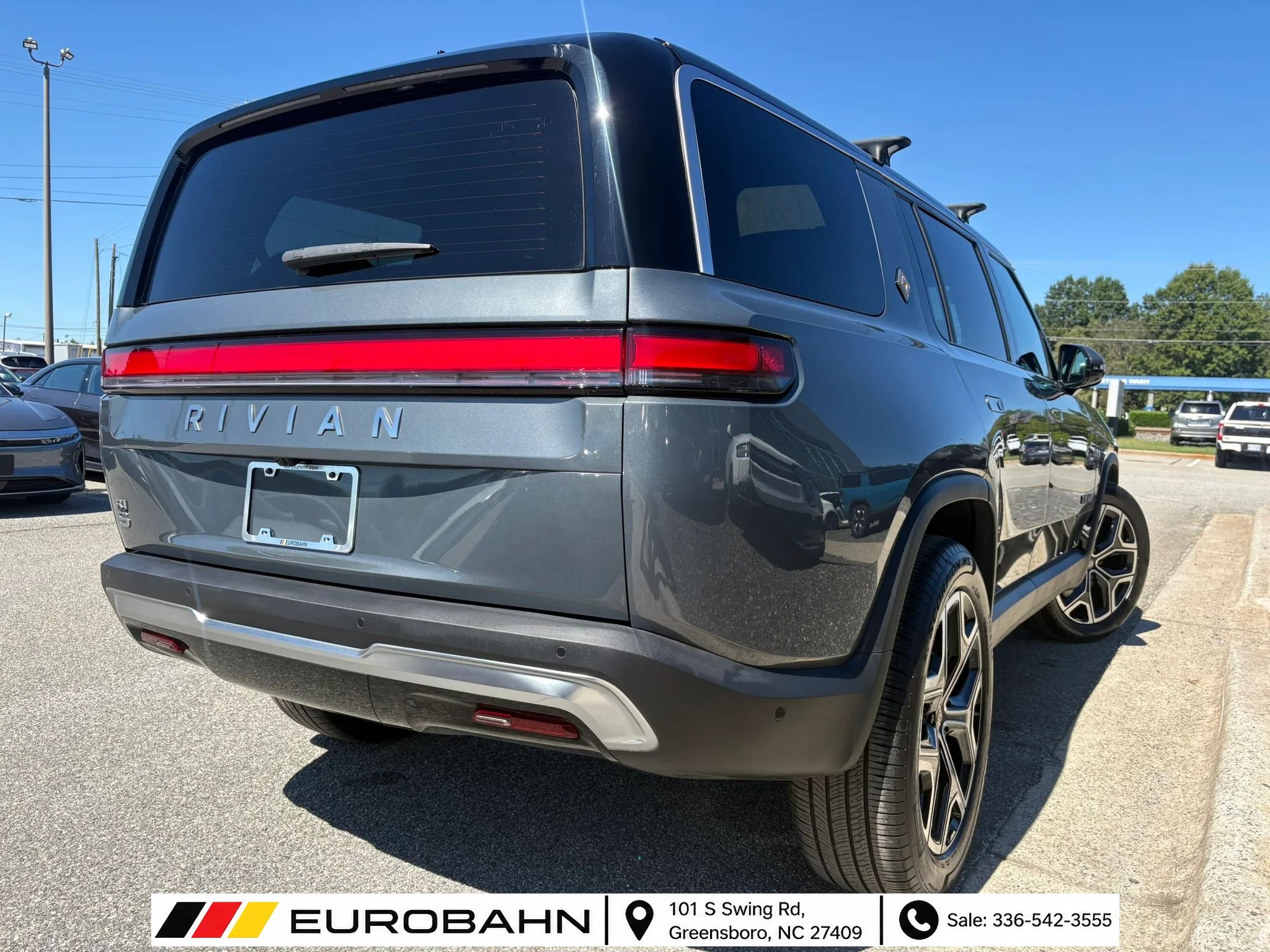 Used 2025 Rivian R1S Adventure Dual AWD/4WD image 5