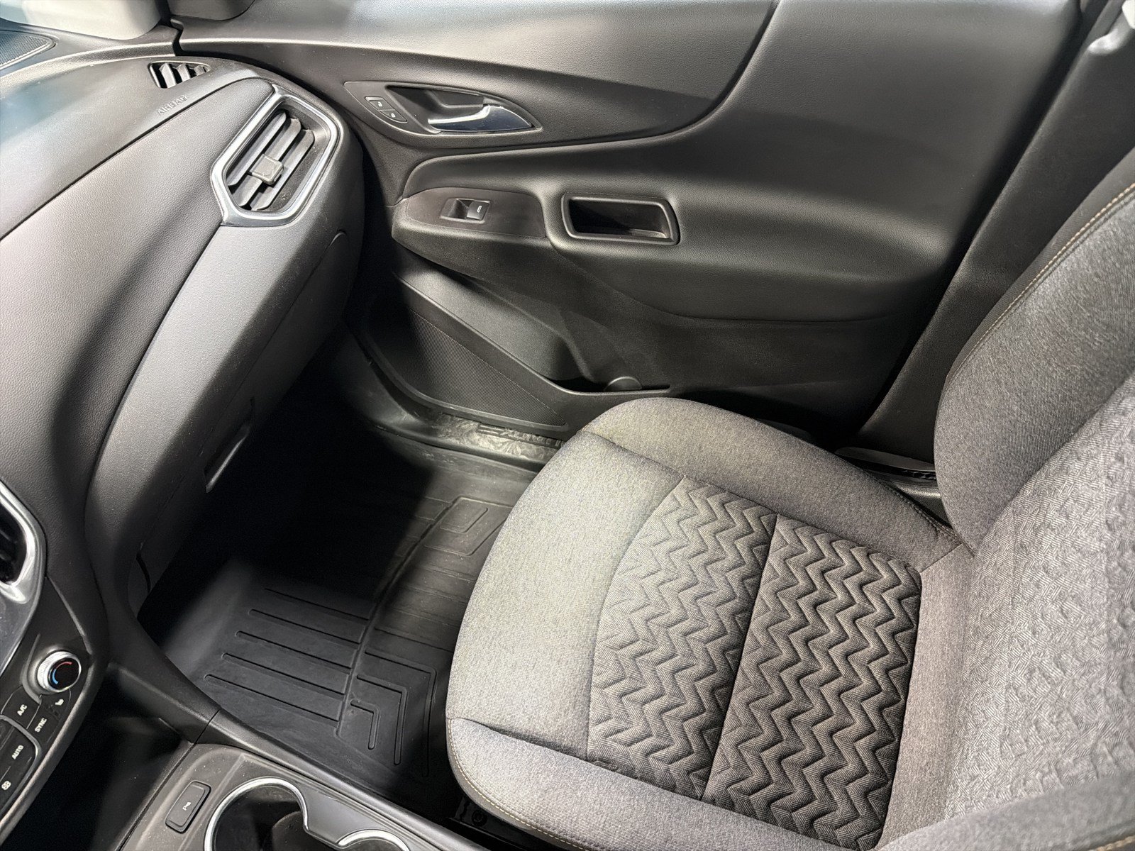 Used 2022 Chevrolet Equinox LT FWD image 10