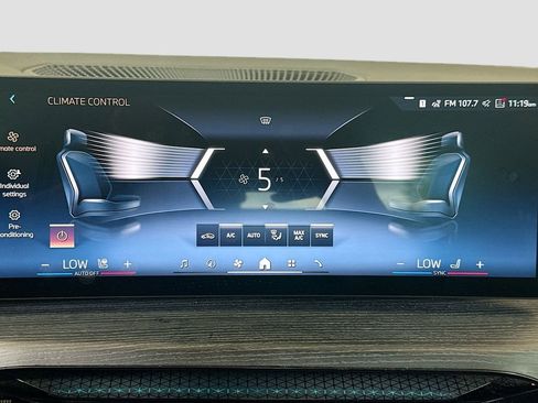 Used 2025 BMW 430i Convertible w/ Premium Package RWD image 17