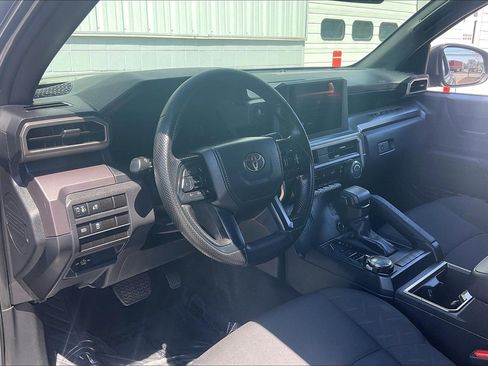 Used 2025 Toyota Tacoma SR5 AWD/4WD image 18