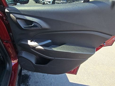 Used 2025 Chevrolet Trax LT w/ LT Convenience Package FWD image 38