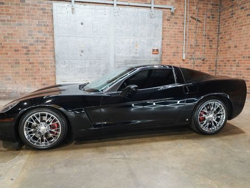Used 2008 Chevrolet Corvette Coupe w/ Z51 Performance Package RWD image 10