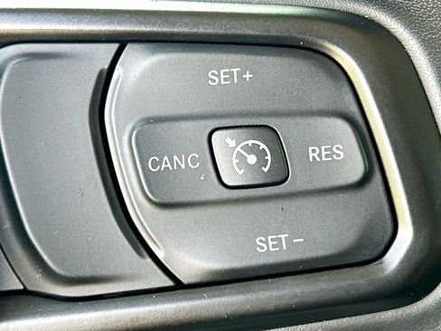 Used 2022 Jeep Wrangler Unlimited Sport AWD/4WD image 35