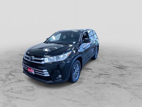 Used 2019 Toyota Highlander XLE AWD/4WD image 7