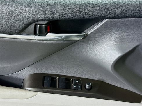 Certified 2022 Toyota Camry LE image 22