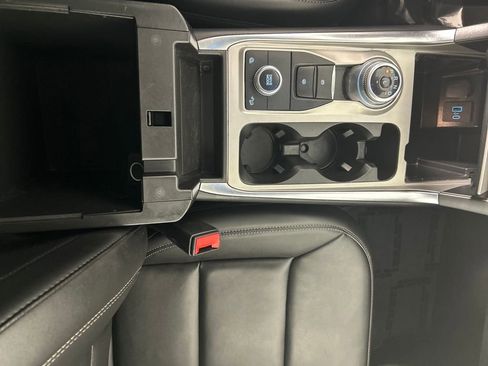 Used 2023 Ford Explorer XLT w/ Equipment Group 202A image 15