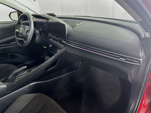 Used 2024 Hyundai Elantra SEL image 30