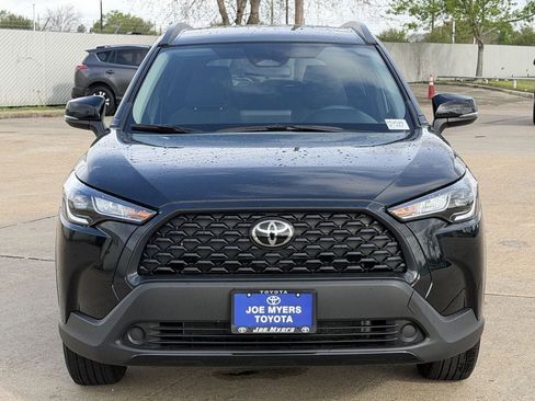 Used 2025 Toyota Corolla Cross LE image 3
