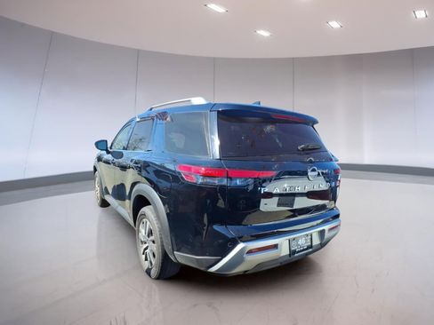 Used 2025 Nissan Pathfinder SL AWD/4WD image 3