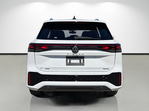 New 2026 Volkswagen Tiguan SEL R-Line image 4