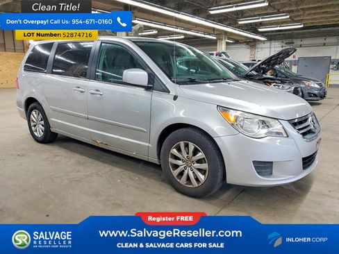 Used 2012 Volkswagen Routan SE FWD image 5