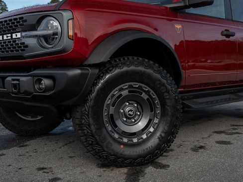 New 2025 Ford Bronco Badlands w/ Sasquatch Package AWD/4WD image 4