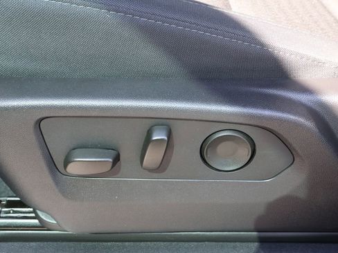 Used 2024 Chevrolet Silverado 2500 LT AWD/4WD image 14