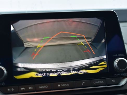 Used 2024 Nissan Altima 2.5 SV image 16