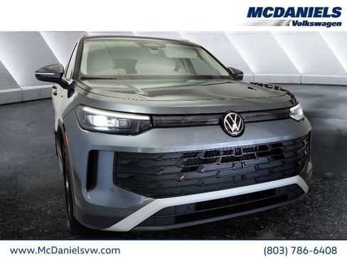 New 2025 Volkswagen Tiguan SE image 1